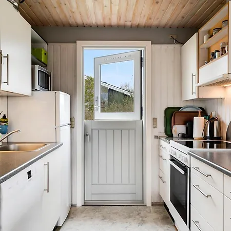 Beautiful In With 3 Bedrooms Knebel